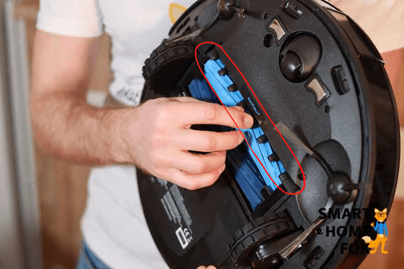 Die Noppen an der Bürstenhalterung des Ecovacs Deebot T9 AIVI sind in der Nahaufnahme zu sehen